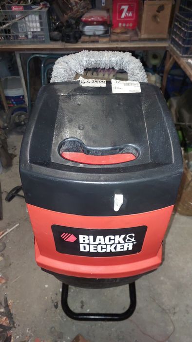 Измельчитель садовых веток и мусора Black & Decker