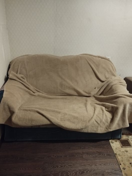 Диван б .у . Продам