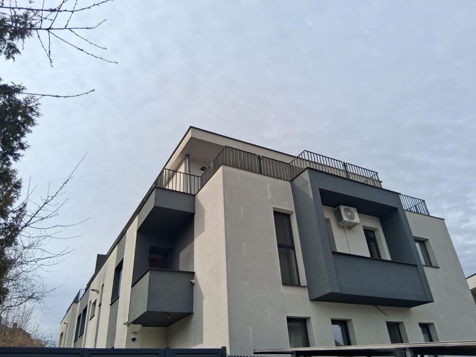 Vând apartament 3 camere -str. Papiu Ilarian
