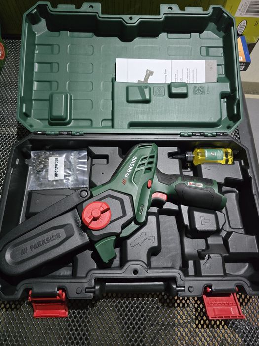 Trimmer / ferastrau / mini drujba + LANȚ SUPLIMENTAR REZERVĂ pe acumulator 12V Parkside NOU, SIGILAT cu BON FISCAL și GARANȚIE 3 ANI