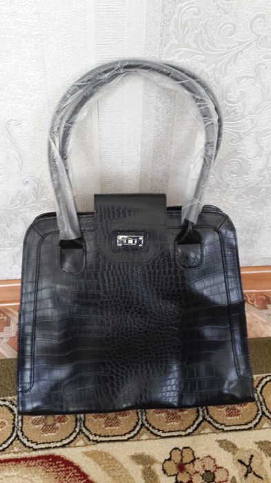 Новая чёрная сумка элегантная