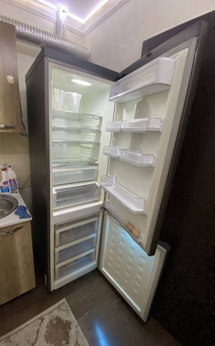 Холодильник сотилади