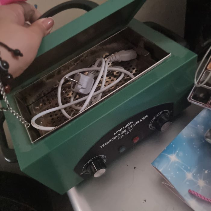 Продам кресло педекюрный парикмахера и стерилизатор