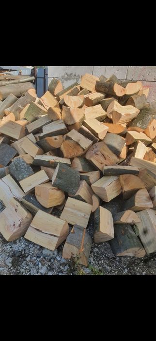 Lemn de foc taiat si despicat sau bustean