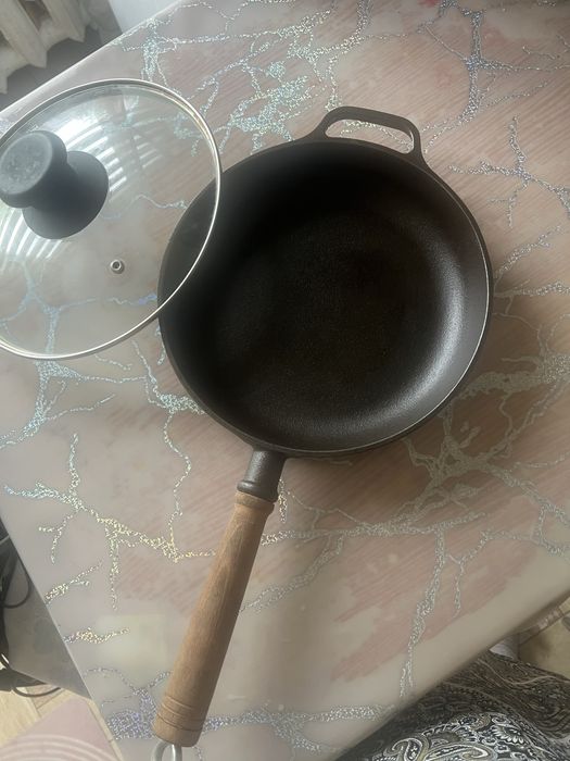 Сковорода чугунная с крышкой