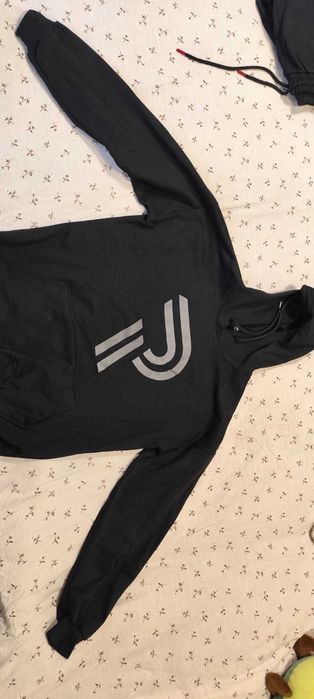 Анцуг, размер L. Чисто нов.