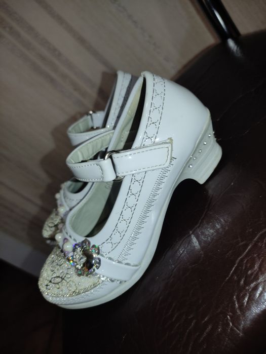 Туфли на девочку 27 размер