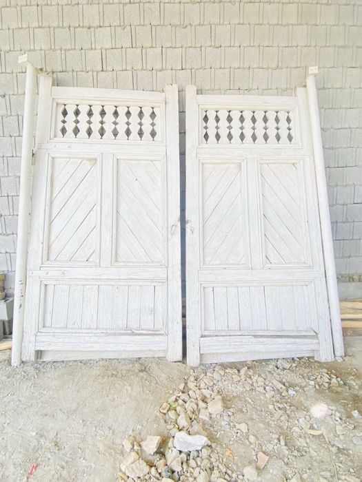 Darvoza Rasiski taxtadan qlingan