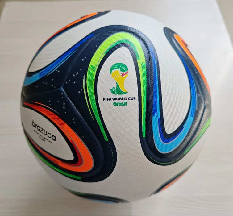 Футбольный мяч.