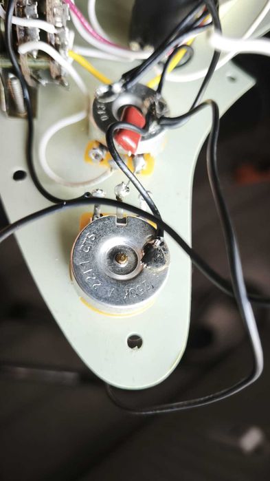 Fender Vintera ’60s Modified Stratocaster Loaded Pickguard – Hot ’60s Pickups – S-1 Switching – Original Fender