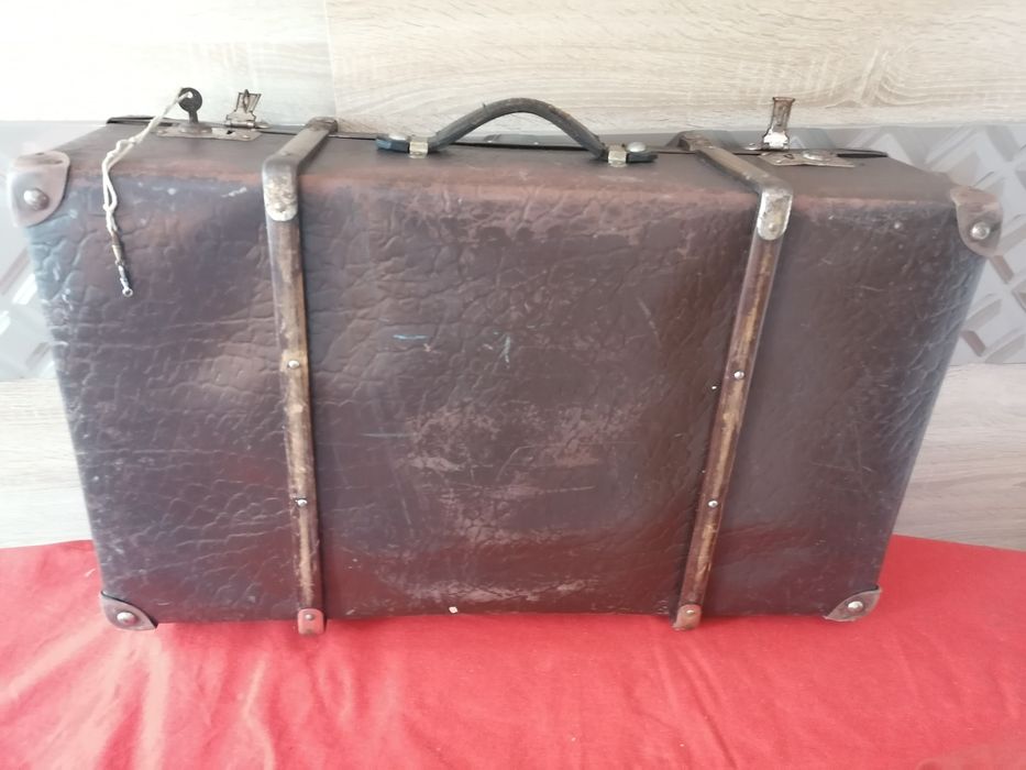 Ретро дървен куфар