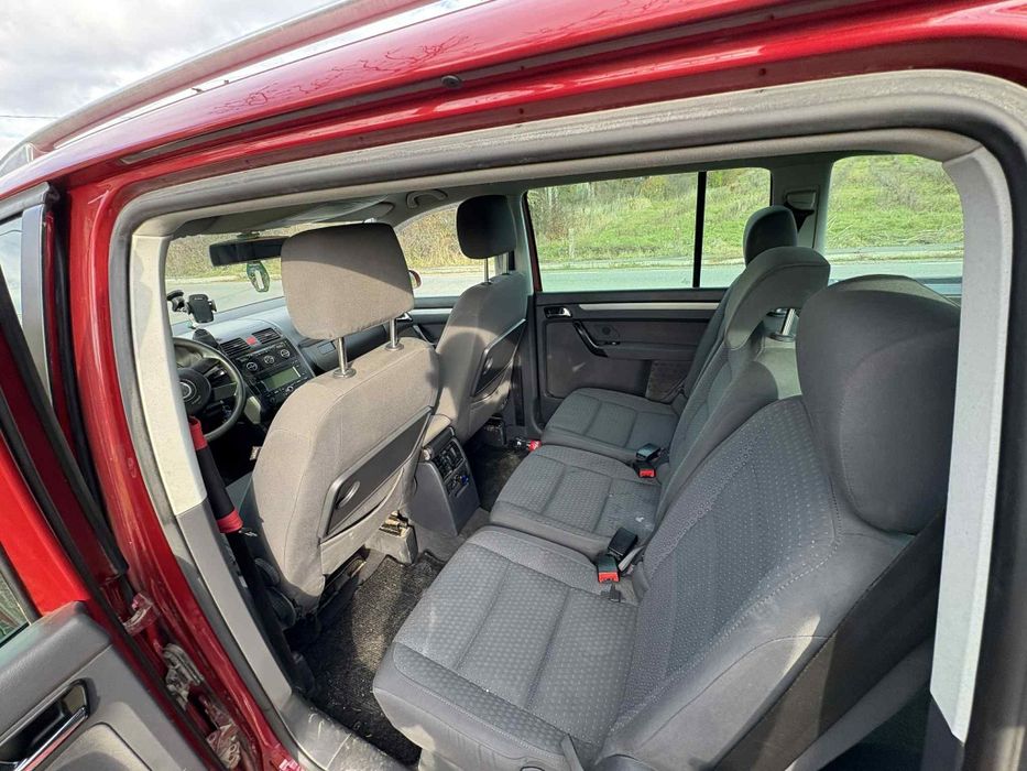 Vând Volkswagen Touran