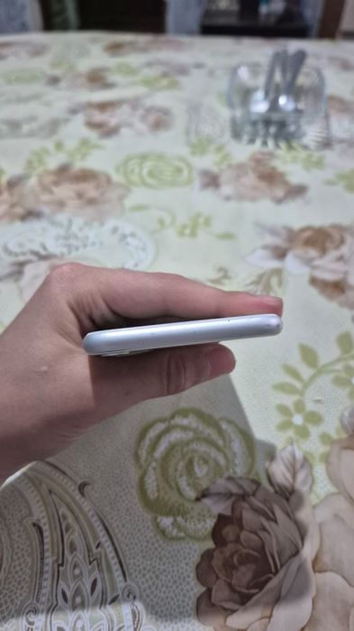 Продам/обмен айфон се2 2020