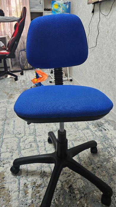 Продам кресло на колесиках