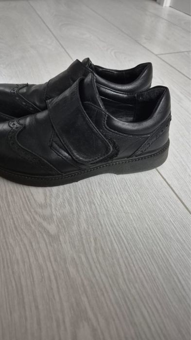 Продам детские туфли на мальчика