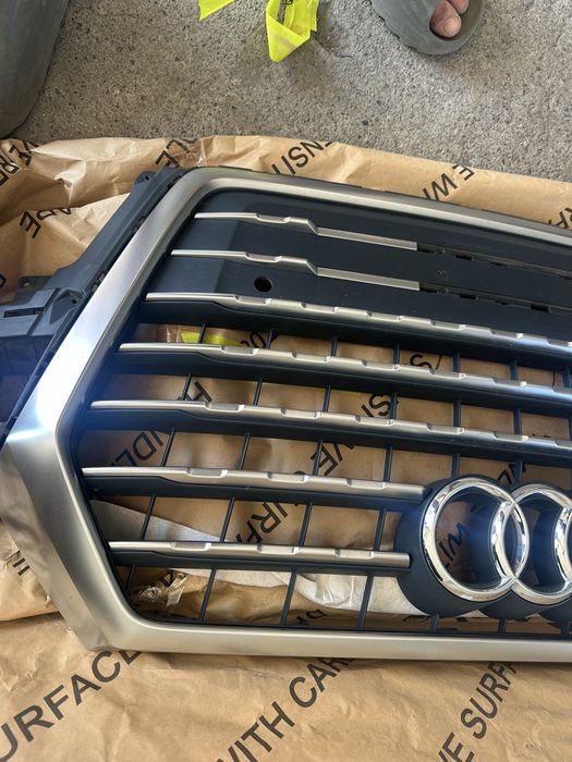 Audi Q7 17-19г Оригинална предна Решетка (Маска)