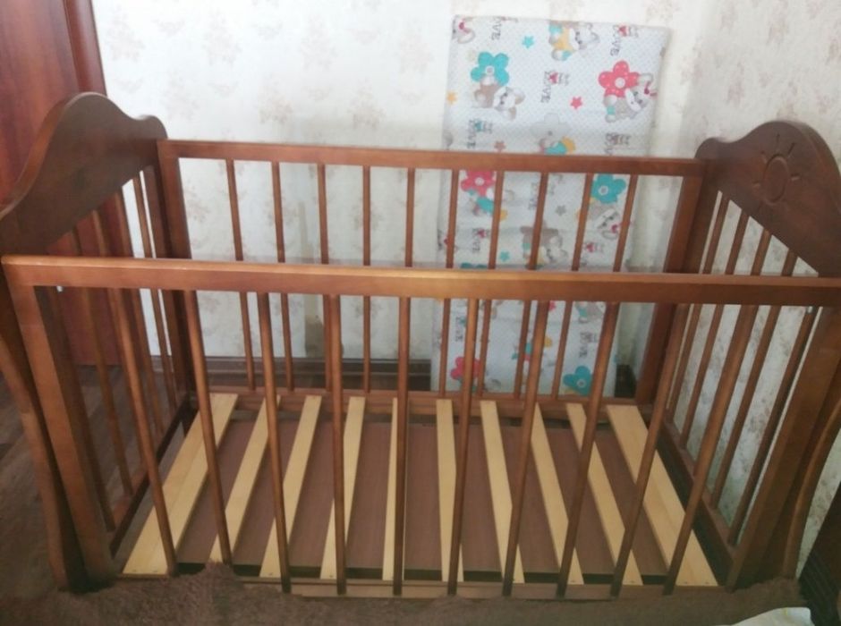 Детская кроватка из массива березы
