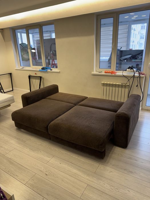 Диван мягкий коричневый