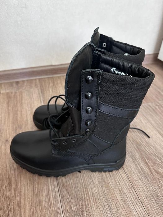 Ботинки кожанные 42 размер