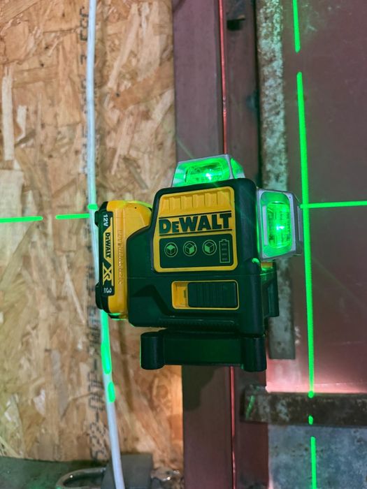 Nivela laser Dewalt DCE 089g verde