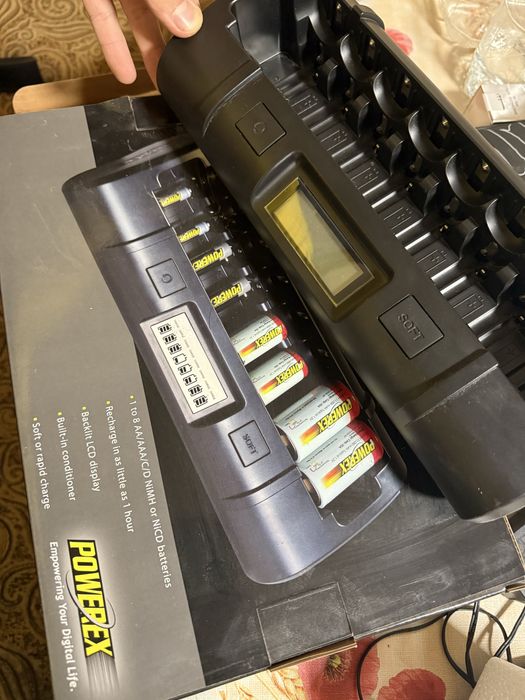 Incarcator rapid Maha MH-C808M-E pt 8 acumulatori (tip AA, AAA, C, D)