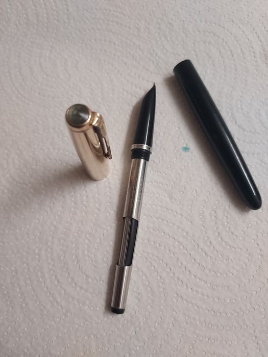 Stiloul Parker 51 penita aur 14k