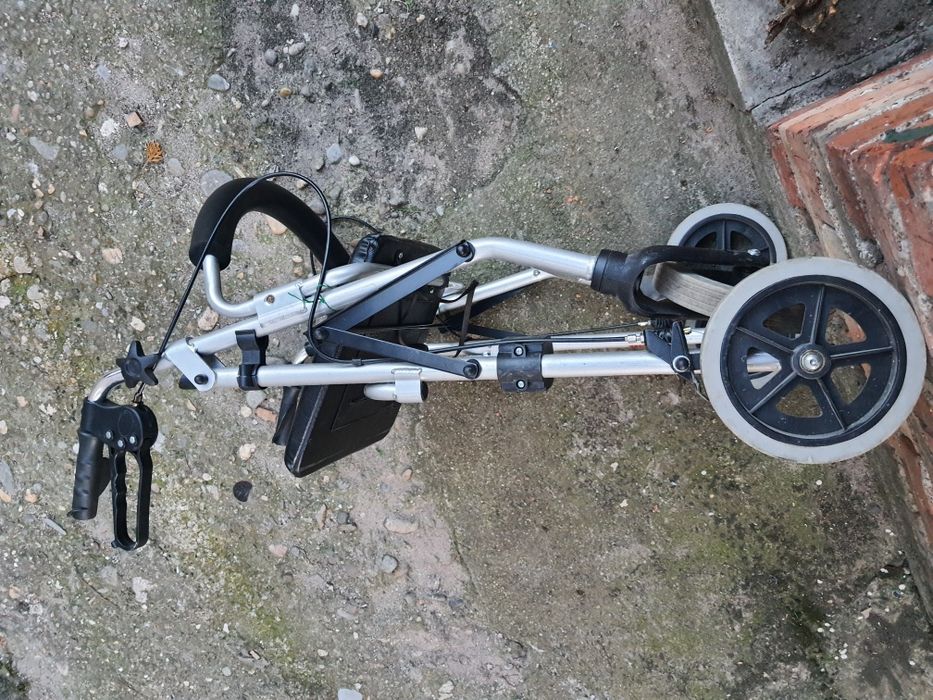 Спомагателна количка за възрастни хора