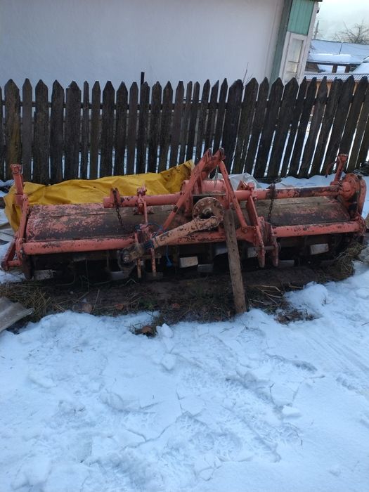 Vând remorcă 5t basculabilă și freză 2, 30 lățimea de lucru