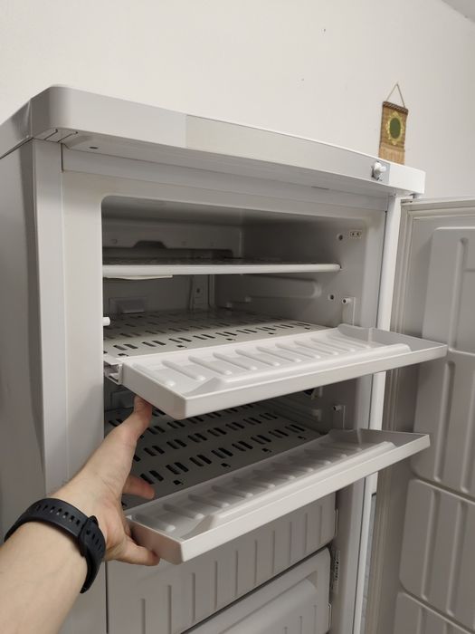 Морозильная камера (морозильник) indesit