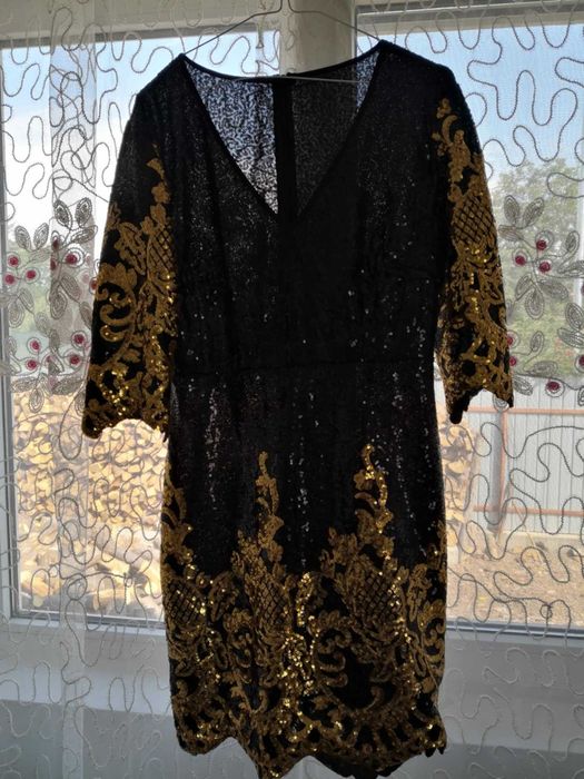 Vand rochii pentru evenimente