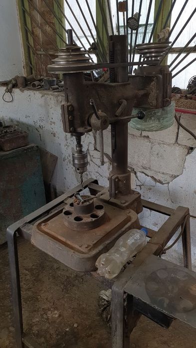 Токарный станок сотилади