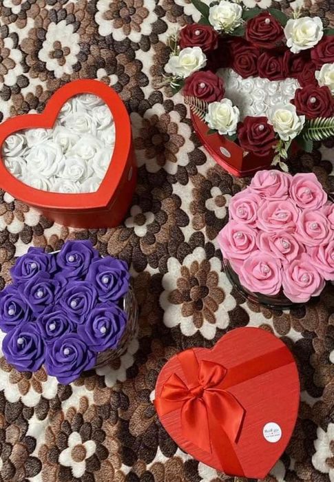 Кутия с вечни рози и перлички