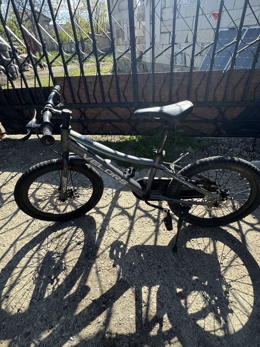 Bicicleta VELORS 7-10 ani