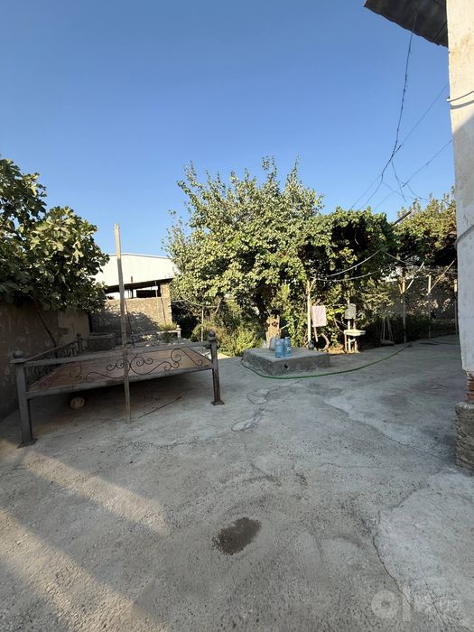 Hovli sotiladi 8 sotix