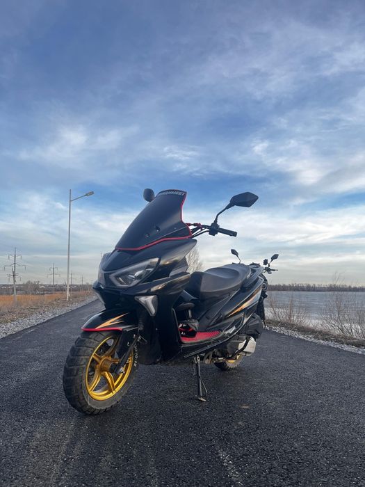 Продам скутер макси