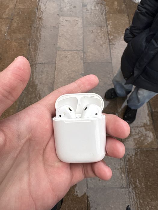 Airpods обычная модель