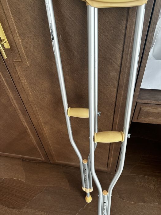 Продам костыли регулируемые