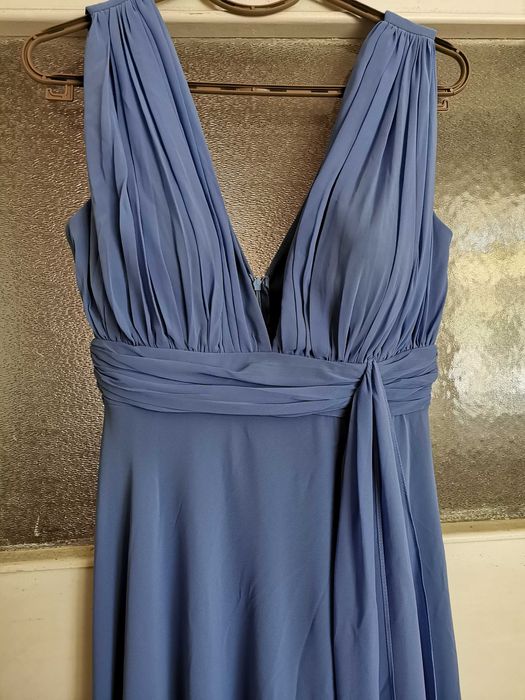 Дълга синя рокля