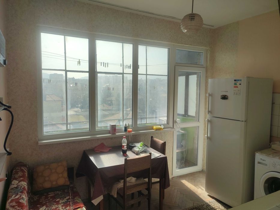 Тристаен тухлен апартамент