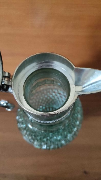 Голяма гарафа за вино от дебело цветно стъкло