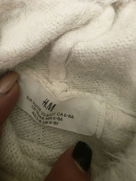Costum H&M 122-128 cm purtat dar în stare foarte bună