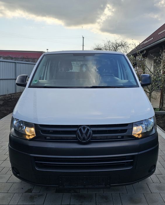 Volkswagen Transporter T5 lung 2013 8 locuri 2.0 TDI EURO 5