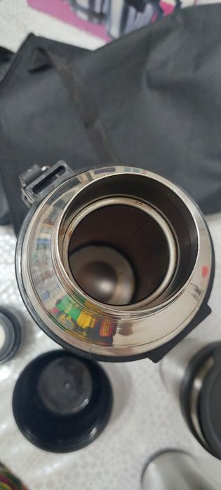 Продам термос с кружками