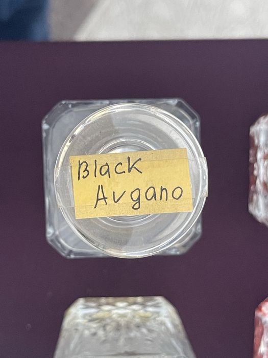 Mushkambar parfume  fransiya shvetsariya