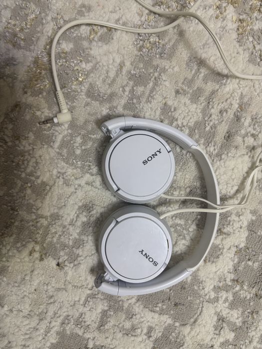 Продам проводные наушники Sony MDR-ZX110 (б/у)