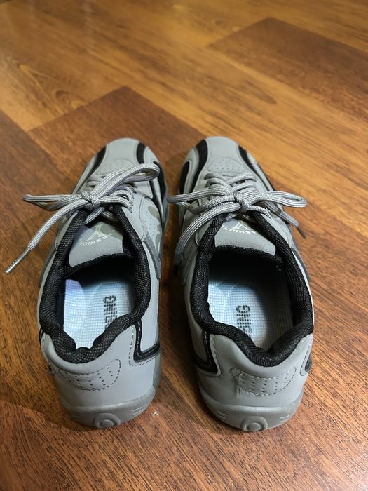 Кроссовки для улицы