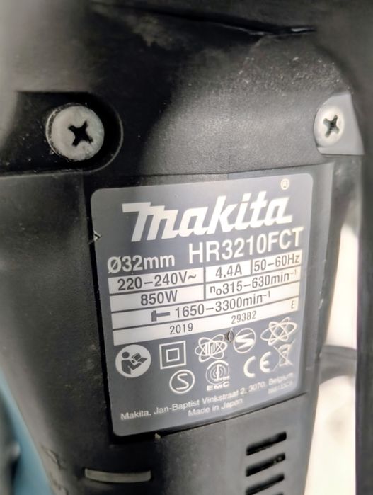 Перфоратор MAKITA HR3210C
