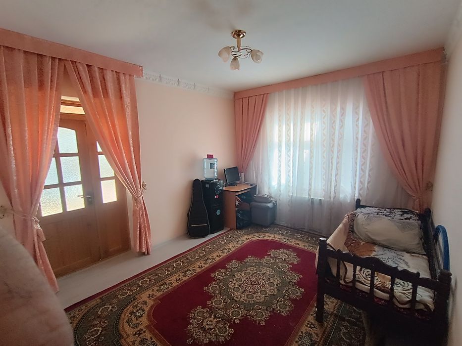 Ховли сотилади Зангиота зиёратгохга яқин жойда жойлашган мактаб бохча