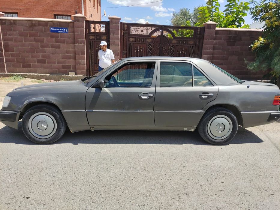 Продам Мерседес E220 93 года