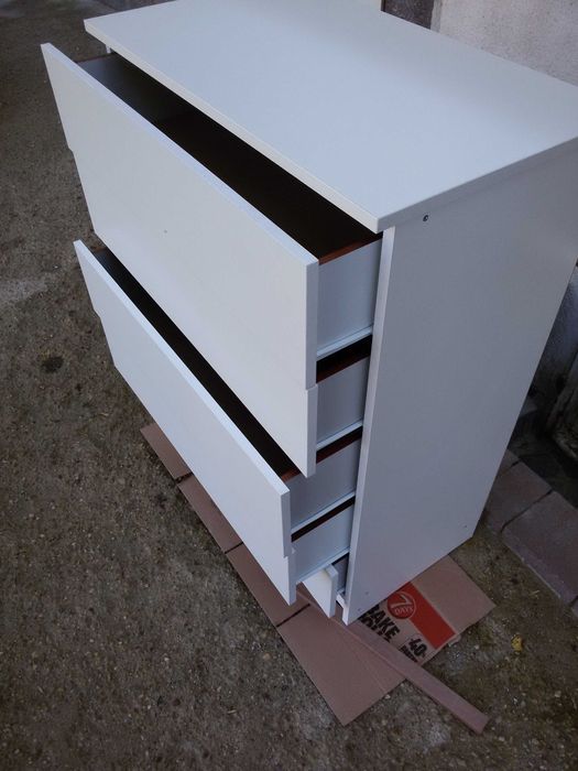 Скрин с 4 чекмеджета бял -сглобени